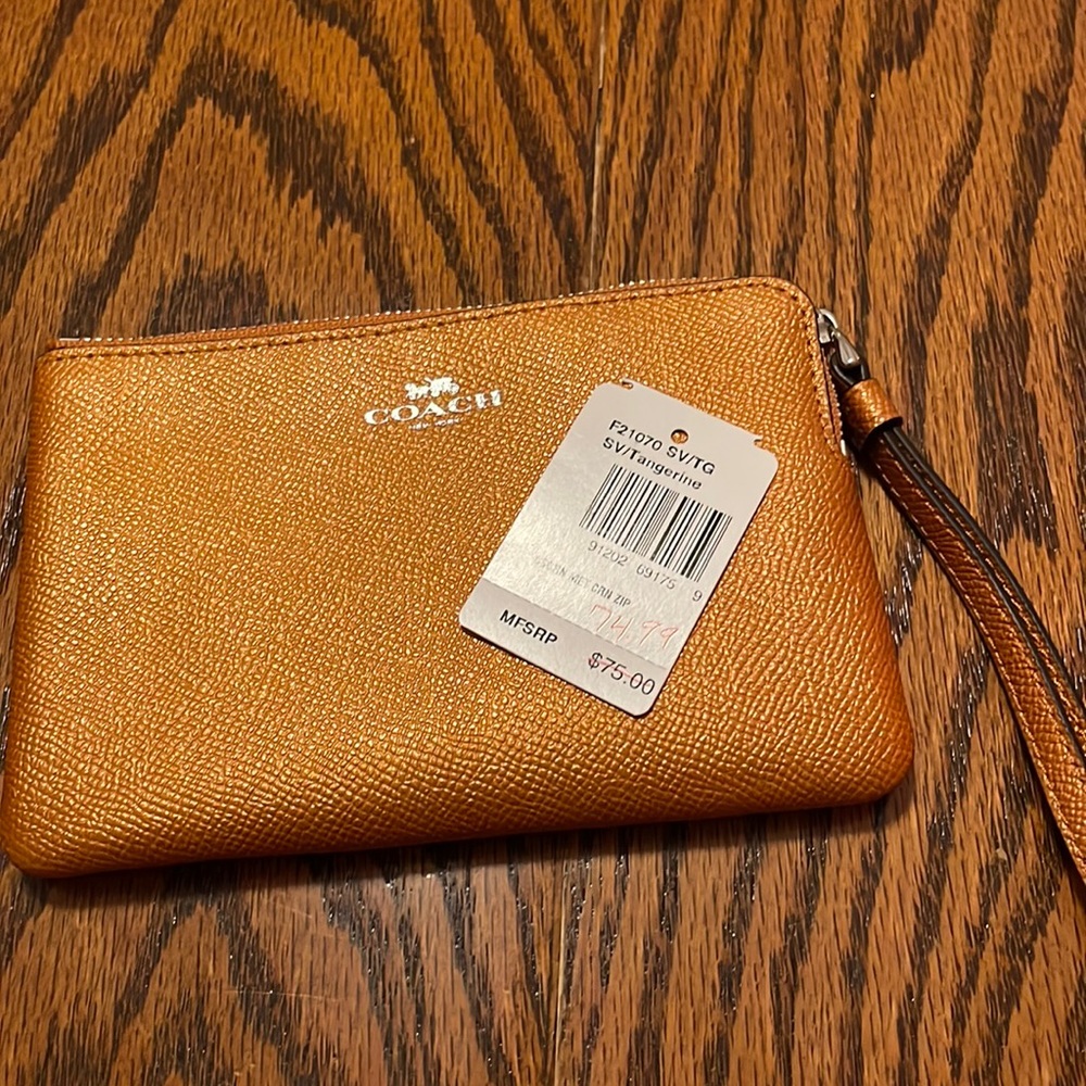 Wristlet Coach orangy gold